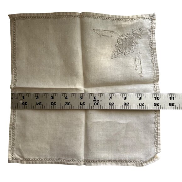 Vintage Ladies Embroidered Linen Handkerchief Set Of 4 Dainty - Picture 6 of 7